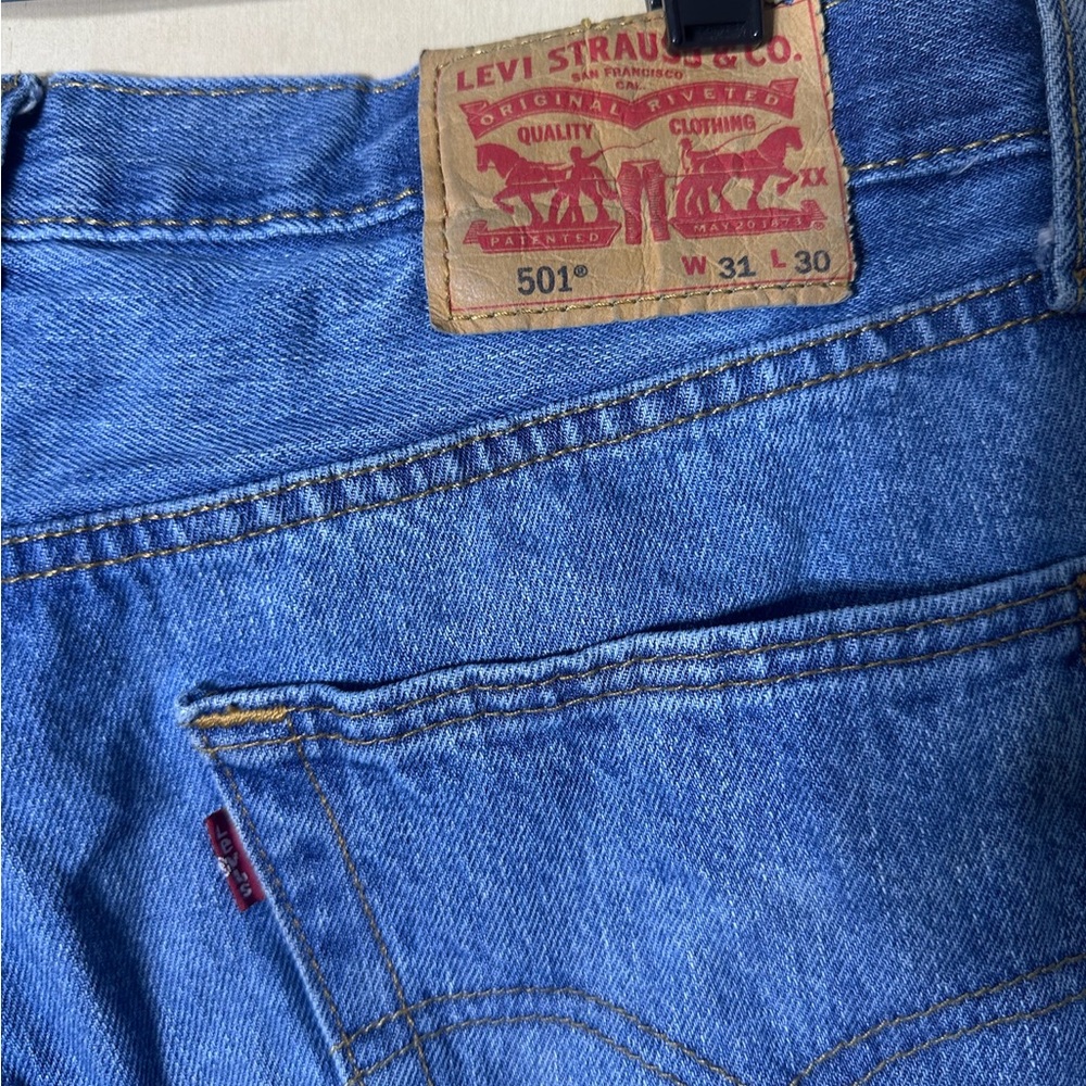 Levi's 501 Jeans Men’s 31X30 Regular Fit Straight Blue Buttonfly Denim - Picture 9 of 10